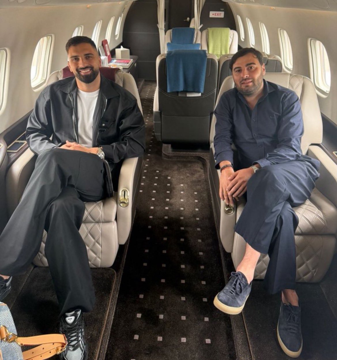 星空体育-红军今夏第五位新援！马马尔达什维利已启程前往利物浦报到