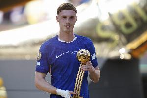 帕尔默世俱杯签名球衣拍出超2.7万镑天价，仅其球衣成交纪录第二