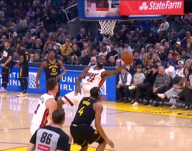 星空体育官网-面对老东家得表现！维金斯反击欧洲步左手高难度挑篮2+1！