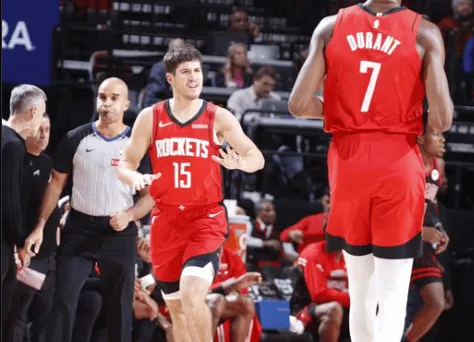 谢泼德全场出战22分钟，8中3、三分5中2得到8分1篮板1助攻